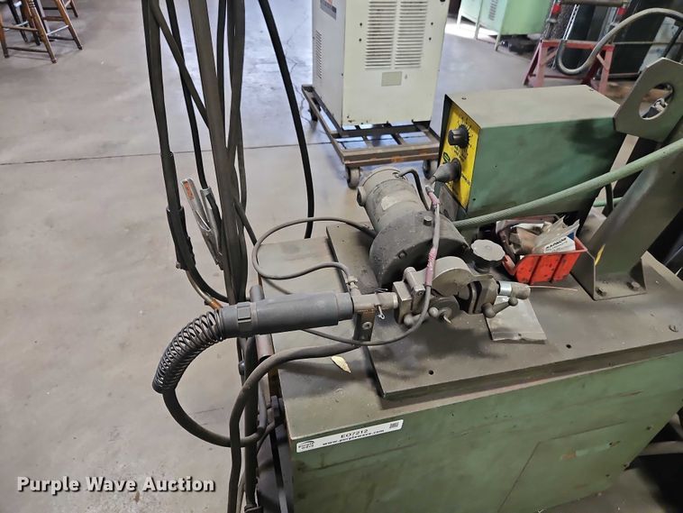 image for item EO7212 Linde VI-235 welder