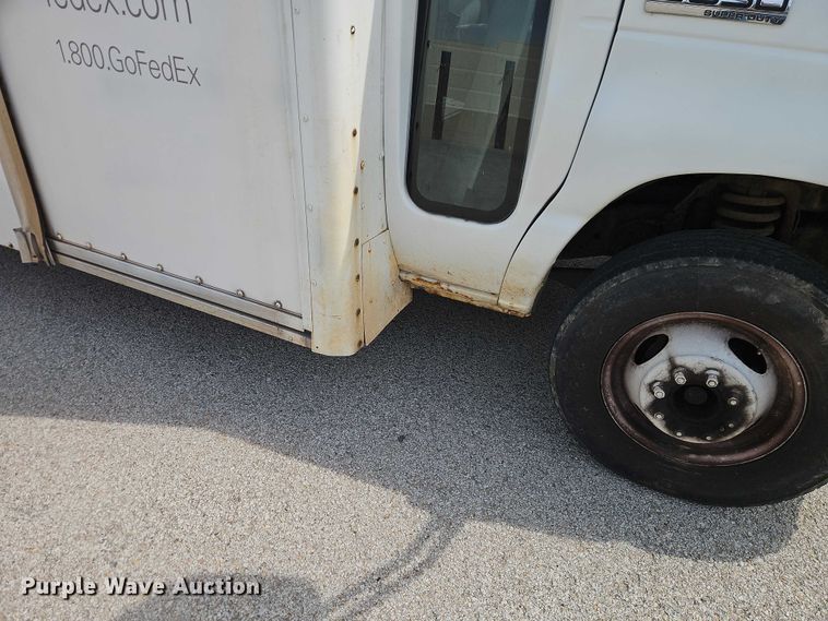 image for item EO7213 2007 Ford E350 delivery van