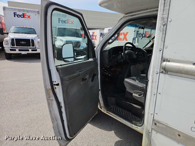 image for item EO7213 2007 Ford E350 delivery van