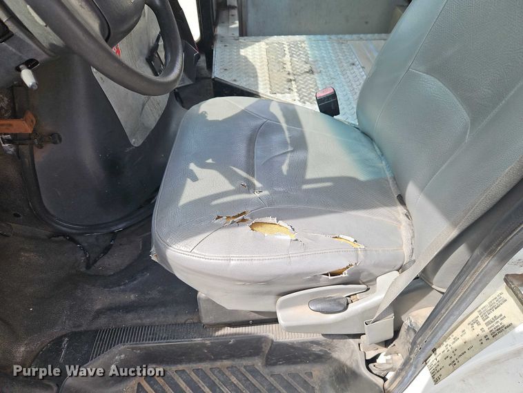 image for item EO7213 2007 Ford E350 delivery van