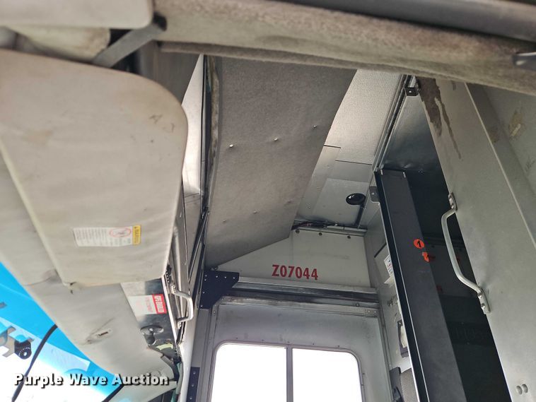 image for item EO7213 2007 Ford E350 delivery van