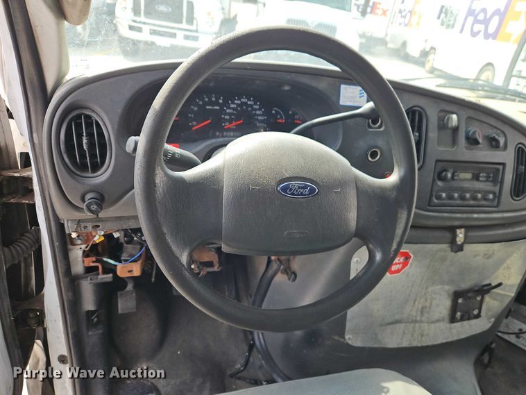 image for item EO7213 2007 Ford E350 delivery van