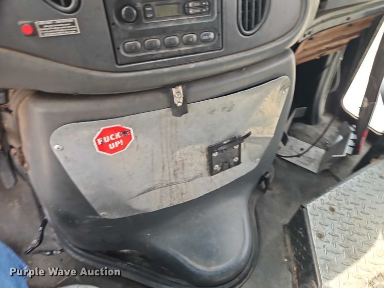 image for item EO7213 2007 Ford E350 delivery van