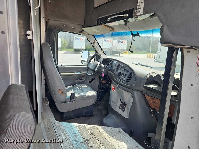 image for item EO7213 2007 Ford E350 delivery van