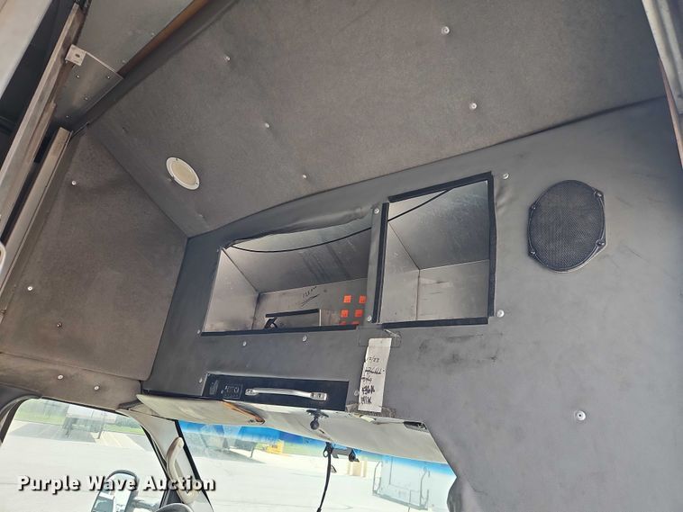 image for item EO7213 2007 Ford E350 delivery van