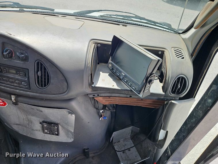 image for item EO7213 2007 Ford E350 delivery van