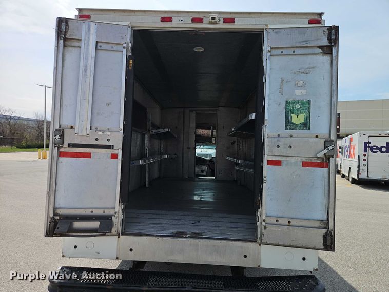 image for item EO7213 2007 Ford E350 delivery van