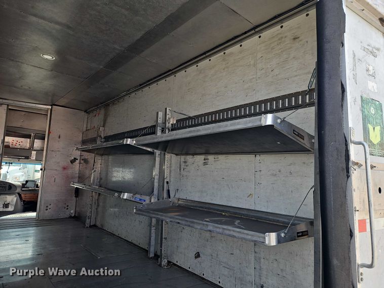 image for item EO7213 2007 Ford E350 delivery van