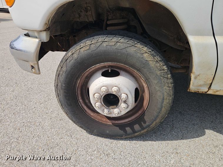 image for item EO7213 2007 Ford E350 delivery van