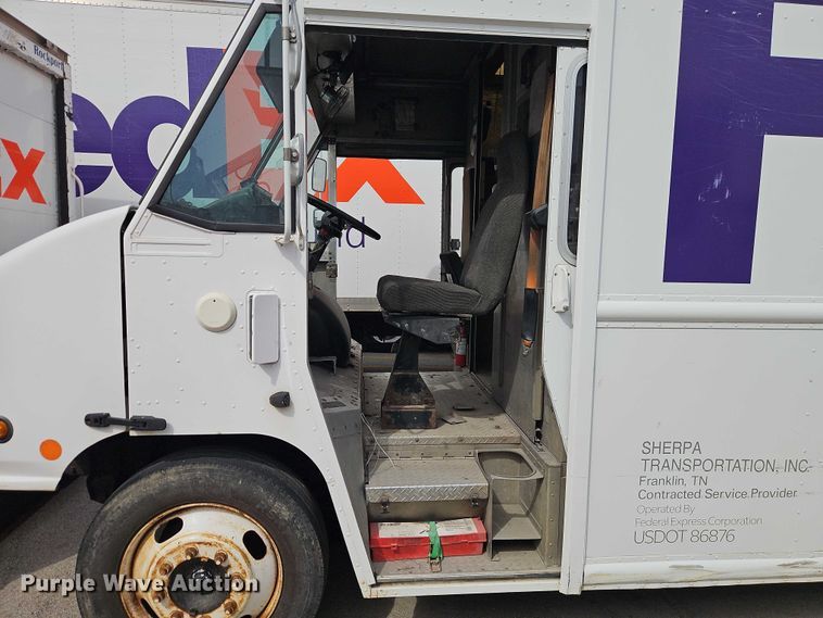 image for item EO7214 2003 International 1652-SC delivery truck