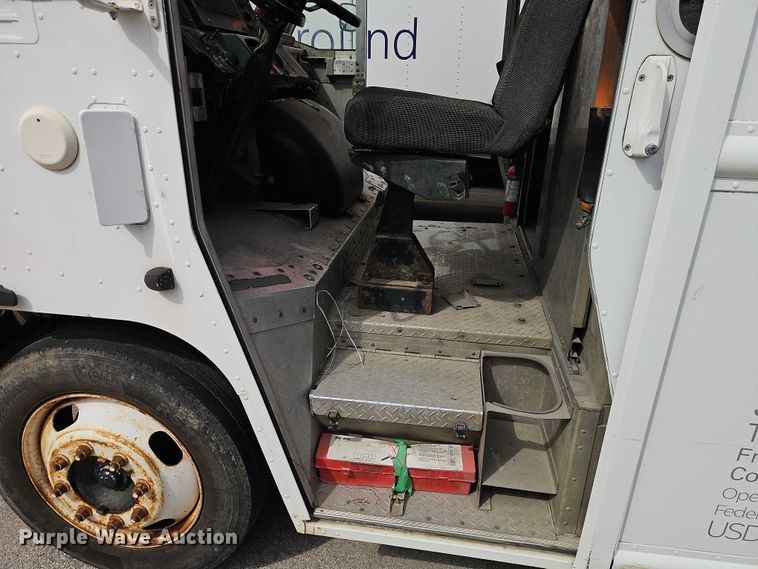 image for item EO7214 2003 International 1652-SC delivery truck