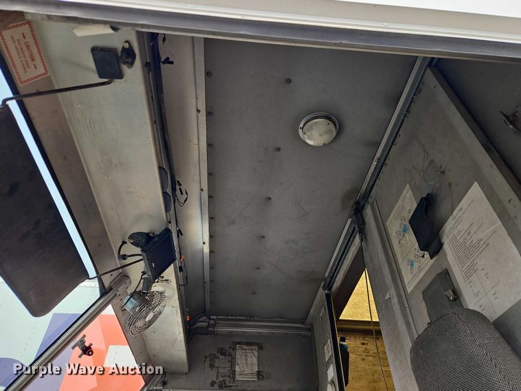 image for item EO7214 2003 International 1652-SC delivery truck