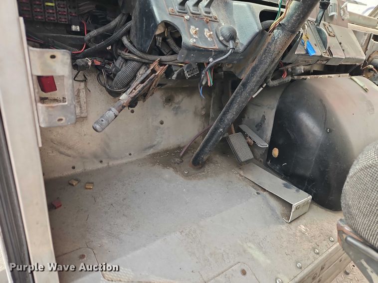 image for item EO7214 2003 International 1652-SC delivery truck