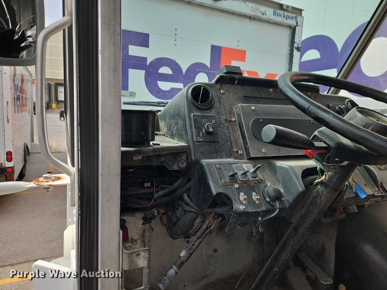 image for item EO7214 2003 International 1652-SC delivery truck