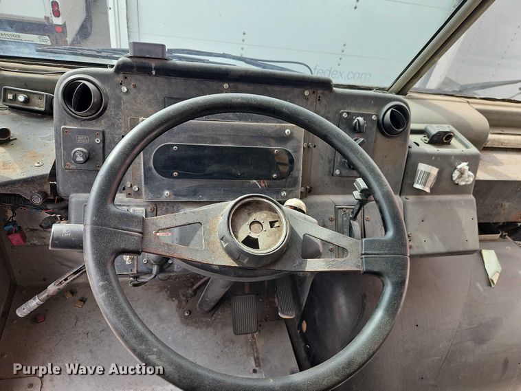 image for item EO7214 2003 International 1652-SC delivery truck