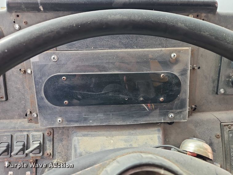 image for item EO7214 2003 International 1652-SC delivery truck