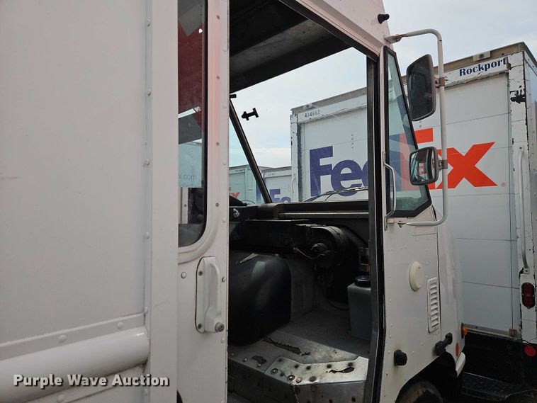 image for item EO7214 2003 International 1652-SC delivery truck