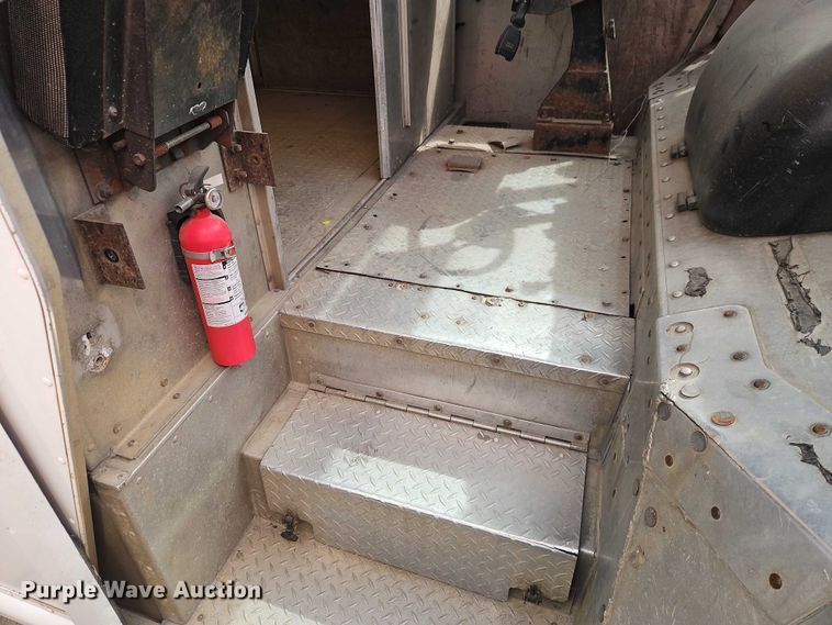 image for item EO7214 2003 International 1652-SC delivery truck