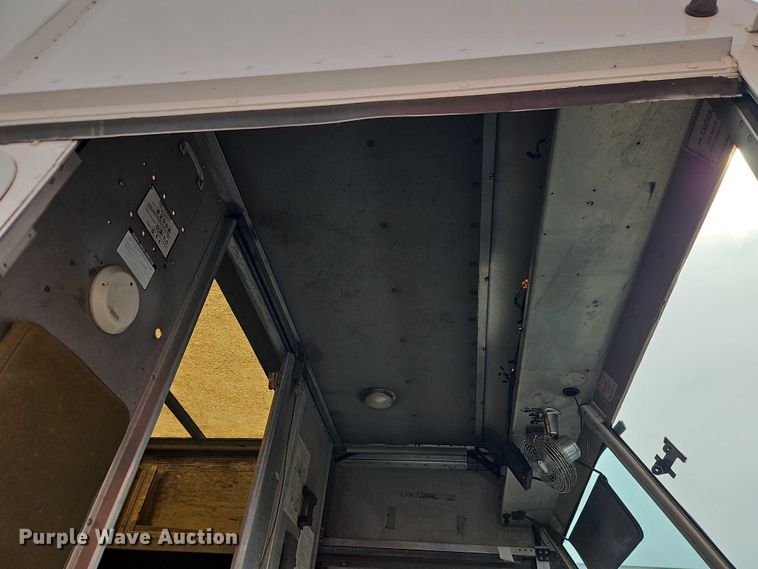 image for item EO7214 2003 International 1652-SC delivery truck