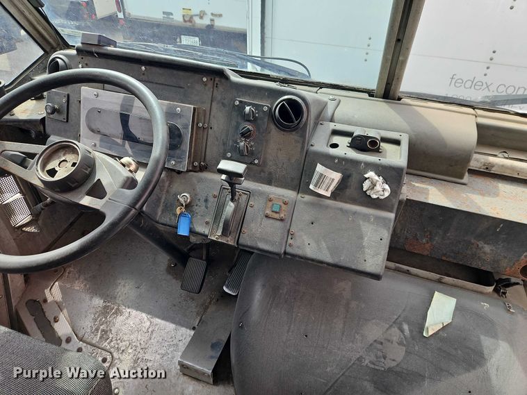 image for item EO7214 2003 International 1652-SC delivery truck