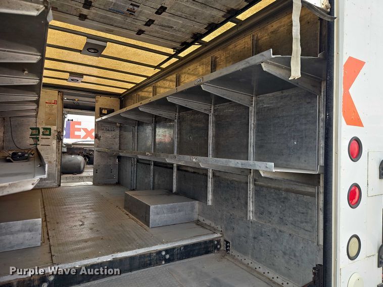 image for item EO7214 2003 International 1652-SC delivery truck