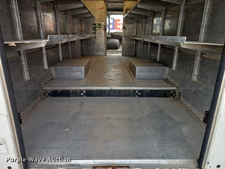 image for item EO7214 2003 International 1652-SC delivery truck