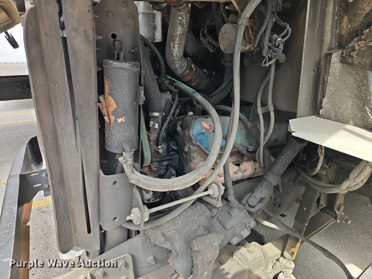 image for item EO7214 2003 International 1652-SC delivery truck