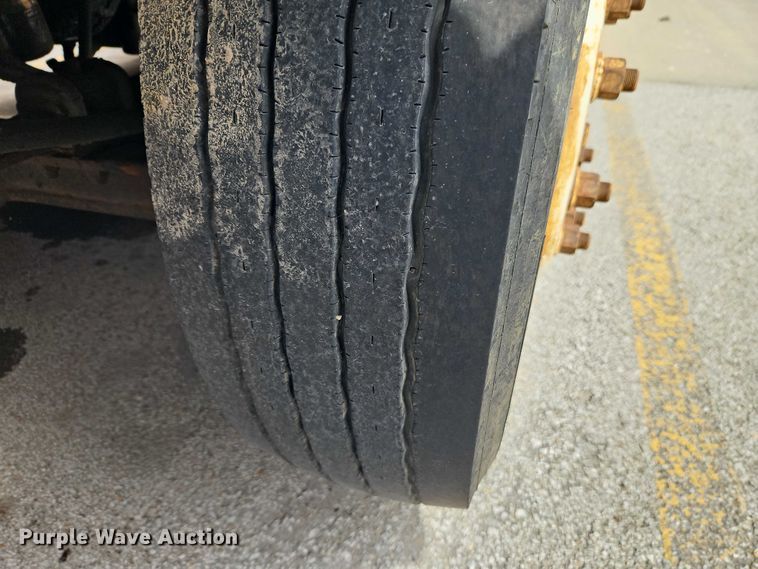 image for item EO7214 2003 International 1652-SC delivery truck