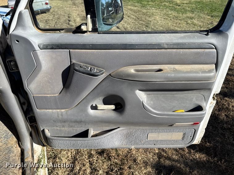 image for item EP0871 1996 Ford F350 XL Crew Cab bale bed pickup truck