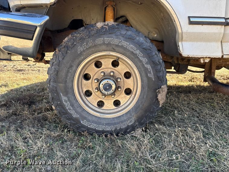 image for item EP0871 1996 Ford F350 XL Crew Cab bale bed pickup truck