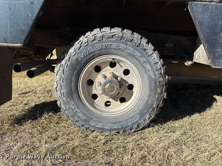 image for item EP0871 1996 Ford F350 XL Crew Cab bale bed pickup truck