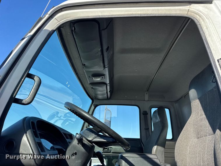 image for item ER0396 2006 Isuzu T7F box truck