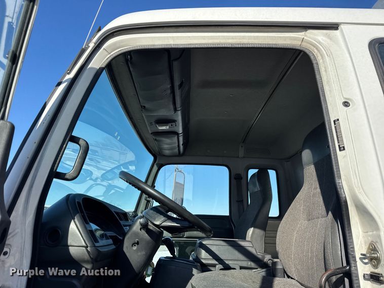 image for item ER0396 2006 Isuzu T7F box truck