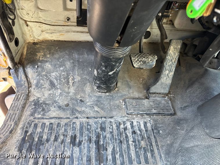 image for item ER0396 2006 Isuzu T7F box truck