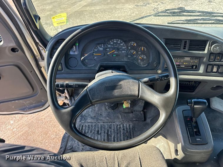 image for item ER0396 2006 Isuzu T7F box truck