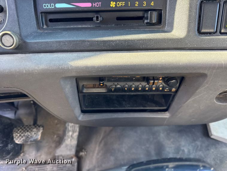 image for item ER0396 2006 Isuzu T7F box truck