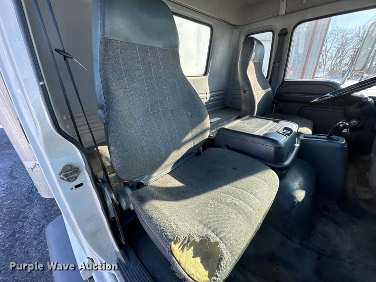 image for item ER0396 2006 Isuzu T7F box truck