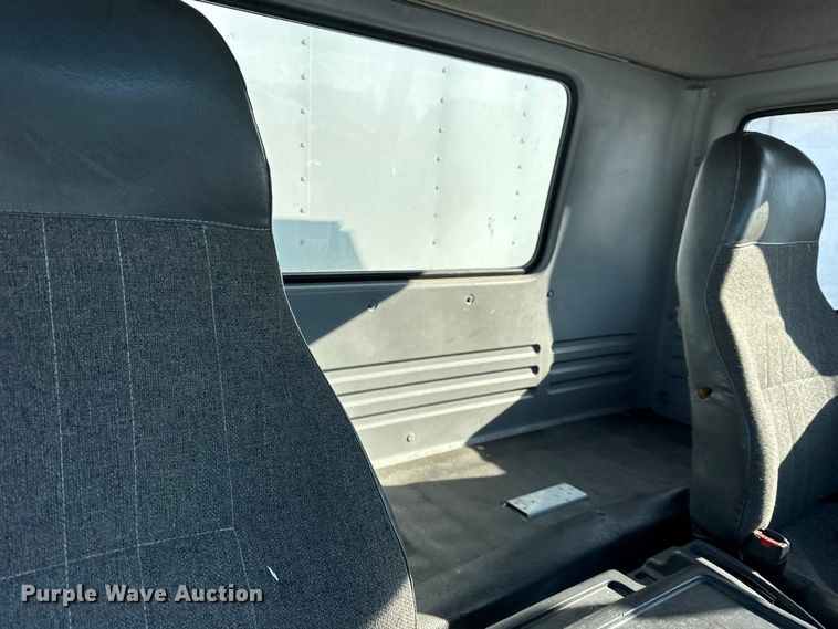 image for item ER0396 2006 Isuzu T7F box truck