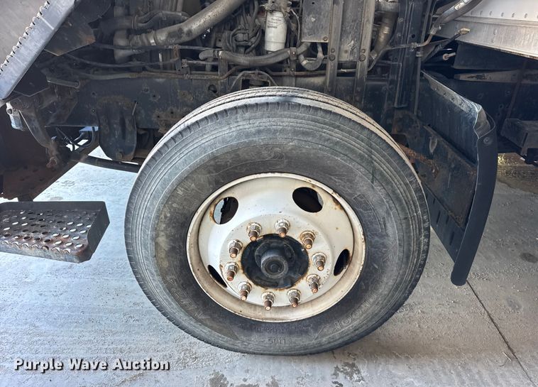 image for item ER0396 2006 Isuzu T7F box truck