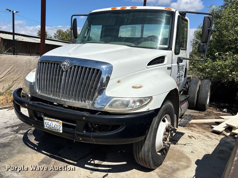 image for item ER7528 2014 International MA025 truck cab and chassis