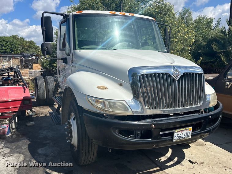 image for item ER7528 2014 International MA025 truck cab and chassis