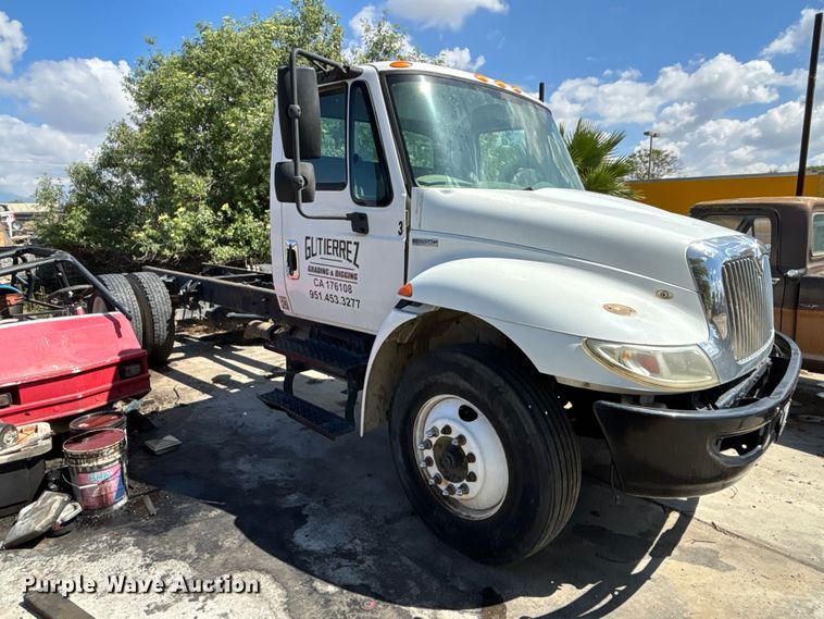 image for item ER7528 2014 International MA025 truck cab and chassis