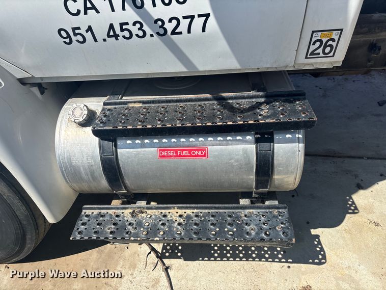 image for item ER7528 2014 International MA025 truck cab and chassis