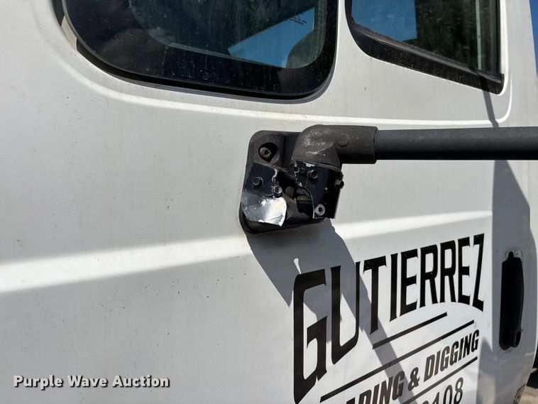 image for item ER7528 2014 International MA025 truck cab and chassis