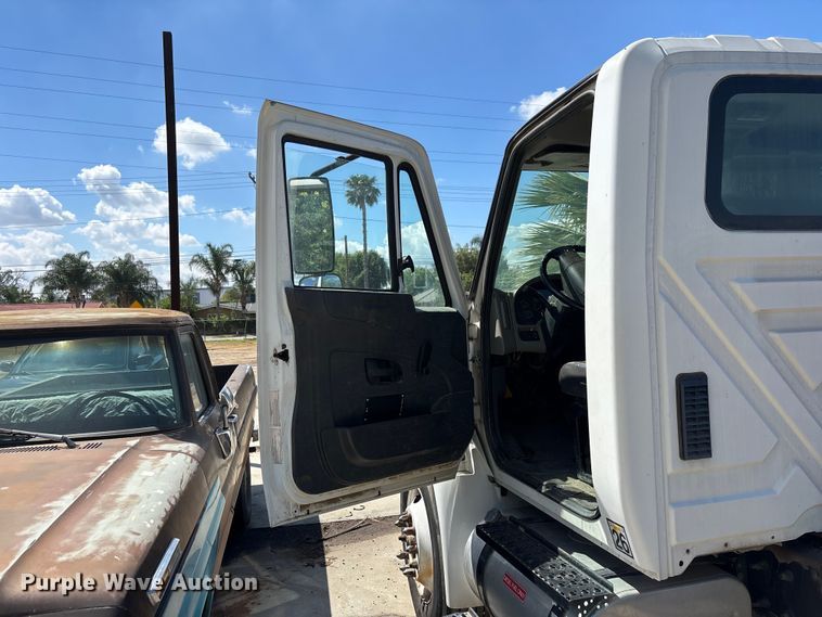 image for item ER7528 2014 International MA025 truck cab and chassis