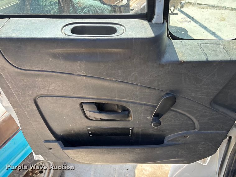 image for item ER7528 2014 International MA025 truck cab and chassis