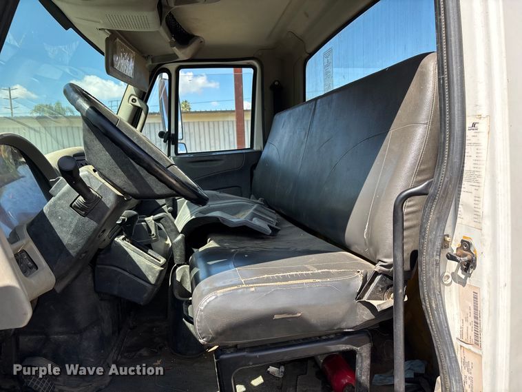 image for item ER7528 2014 International MA025 truck cab and chassis