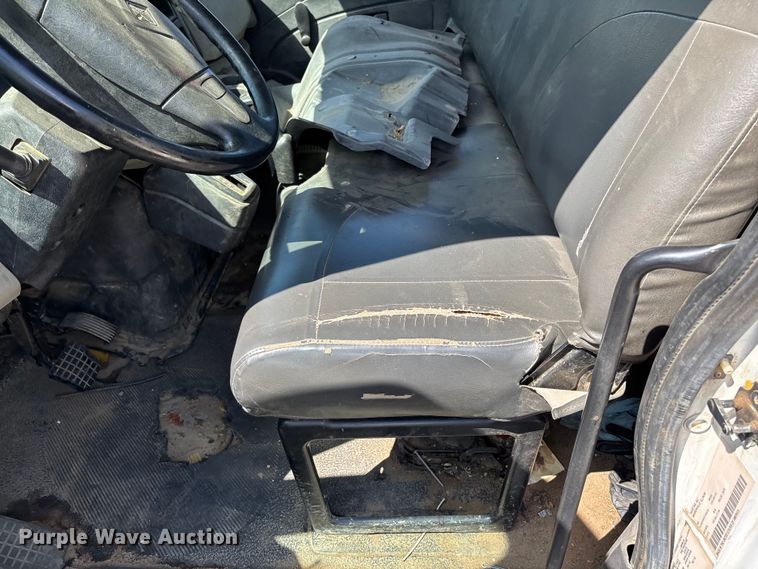 image for item ER7528 2014 International MA025 truck cab and chassis