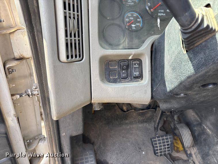 image for item ER7528 2014 International MA025 truck cab and chassis