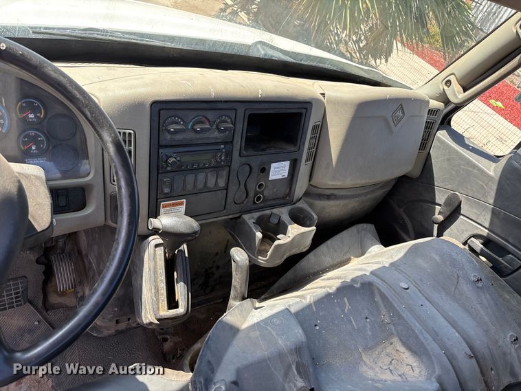 image for item ER7528 2014 International MA025 truck cab and chassis